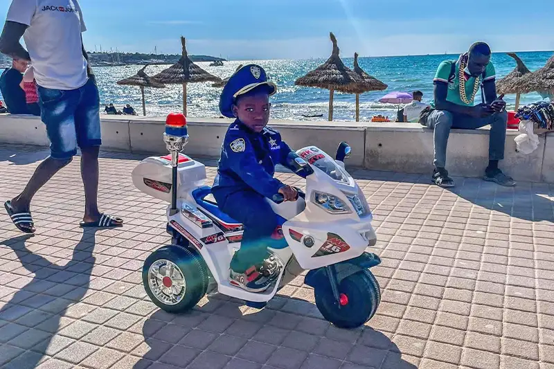 Alles gut, bis die Polizei wieder auftaucht.