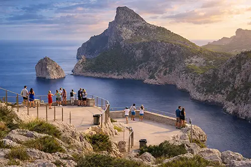 Mirador Es Colomer Mallorca Aussichtspunkt Nordküste mit Blick auf Felsenklippen und Meer