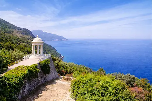 Son Marroig Mallorca Marmorpavillon Aussichtspunkt Tramuntana Küste Meer Panorama Sonnenuntergang