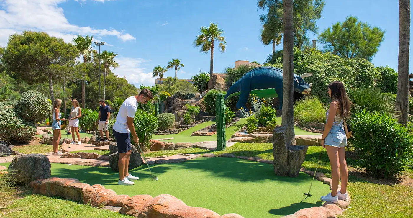 DINO Minigolfanlage an der Playa de Palma direkt an der Strandpromenade