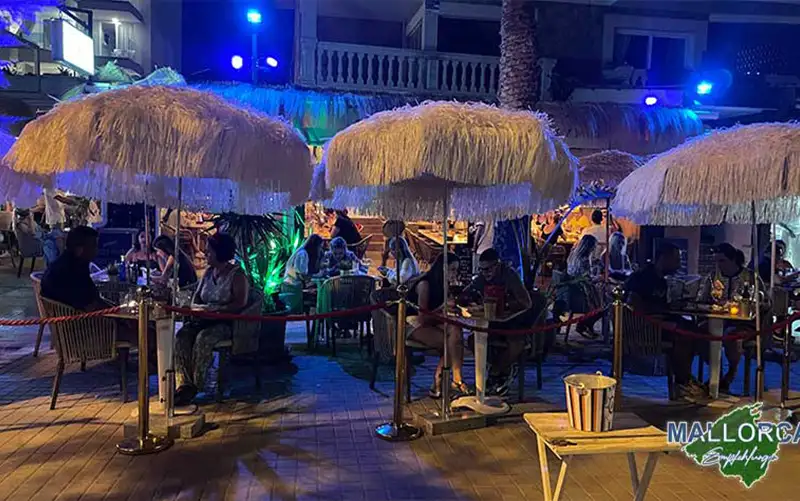 Al Faro Beach – mediterranes Restaurant mit Meerblick