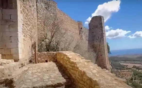 Castell de Santueri – historische Felsenburg mit Panoramablick über Mallorca Castell de Santueri bei Felanitx – historische Felsenfestung mit Blick über Mallorca