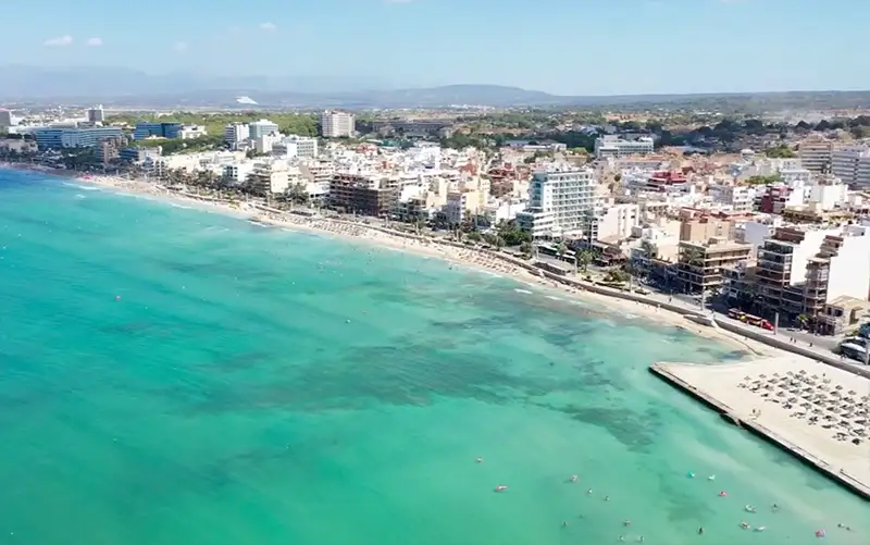 Playa de Palma Reiseführer: langer Sandstrand mit Promenade