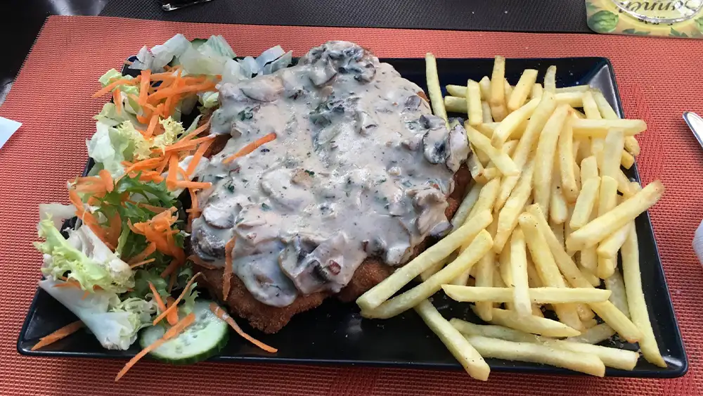 Schnitzel mit Chamignong-Rahmsauce
