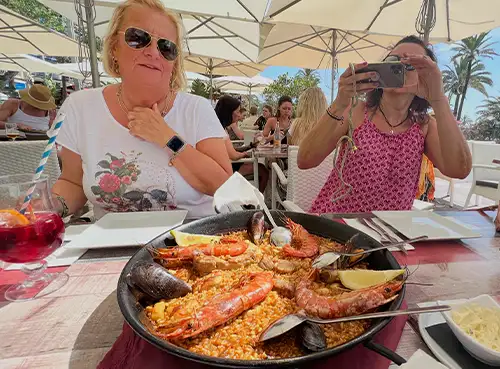 Frische Paella im Café Del Sol an der Playa de Palma direkt auf der Strandterrasse