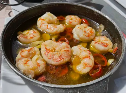 Frische Gambas-Pfanne im Café Del Sol an der Playa de Palma