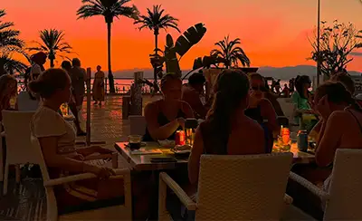 Café Del Sol Strandterrasse an der Playa de Palma mit Meerblick und frischer Paella
