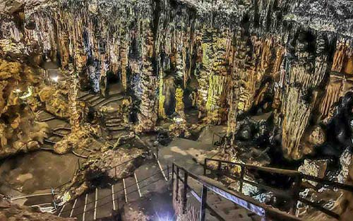Die Tropfsteinhöhlen bei Arta